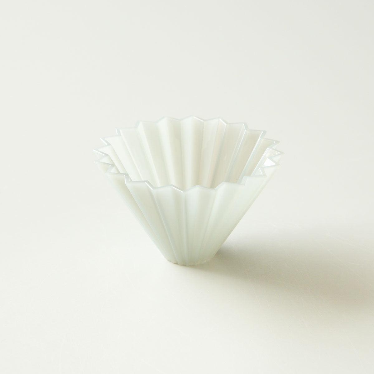 Der Origami Air Dripper in der Farbe Grey von vorne.