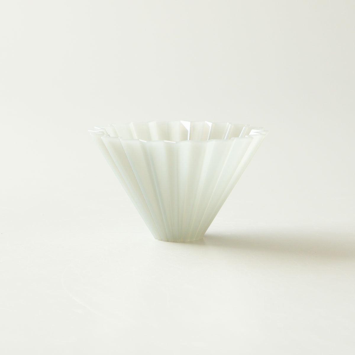 Der Origami Air Dripper in der Farbe Grey von vorne.