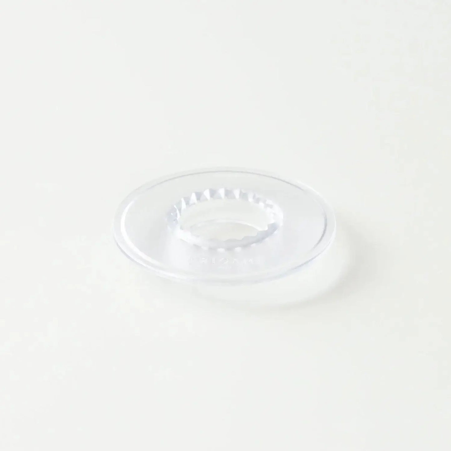 Eine transparente Halterung für den Origami und Origami Air Dripper von der Seite